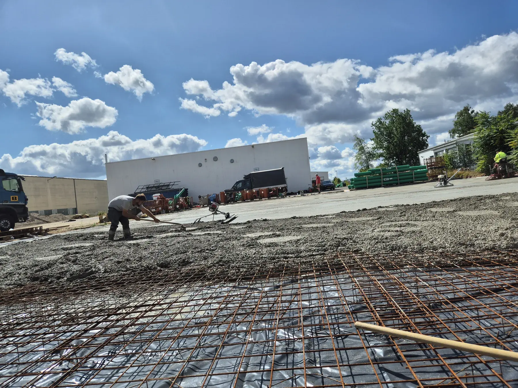 Betoneinbau auf einer BERZAN Baustelle beim Projekt Werder